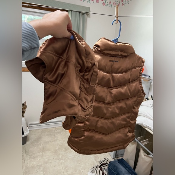 Women’s Columbia Vest - Picture 6 of 7